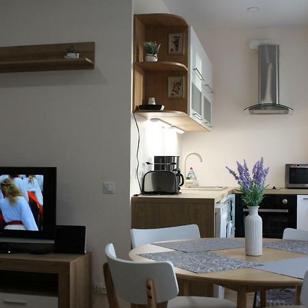 Akord Apartment Centrum With Free Parking Parnu Exterior photo