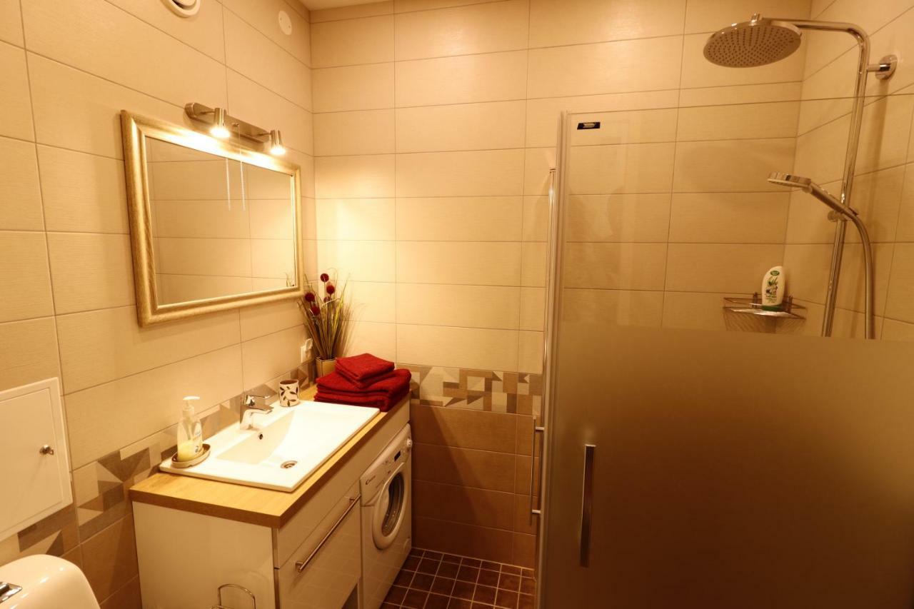 Akord Apartment Centrum With Free Parking Parnu Exterior photo