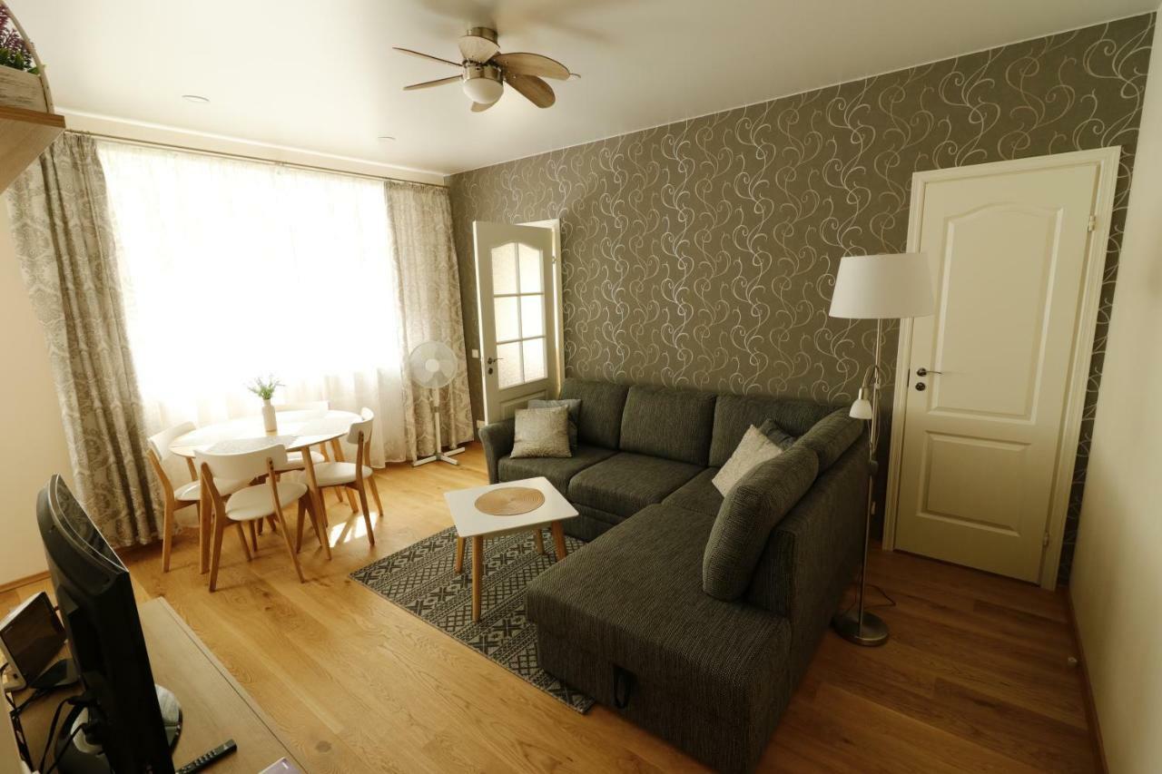 Akord Apartment Centrum With Free Parking Parnu Exterior photo